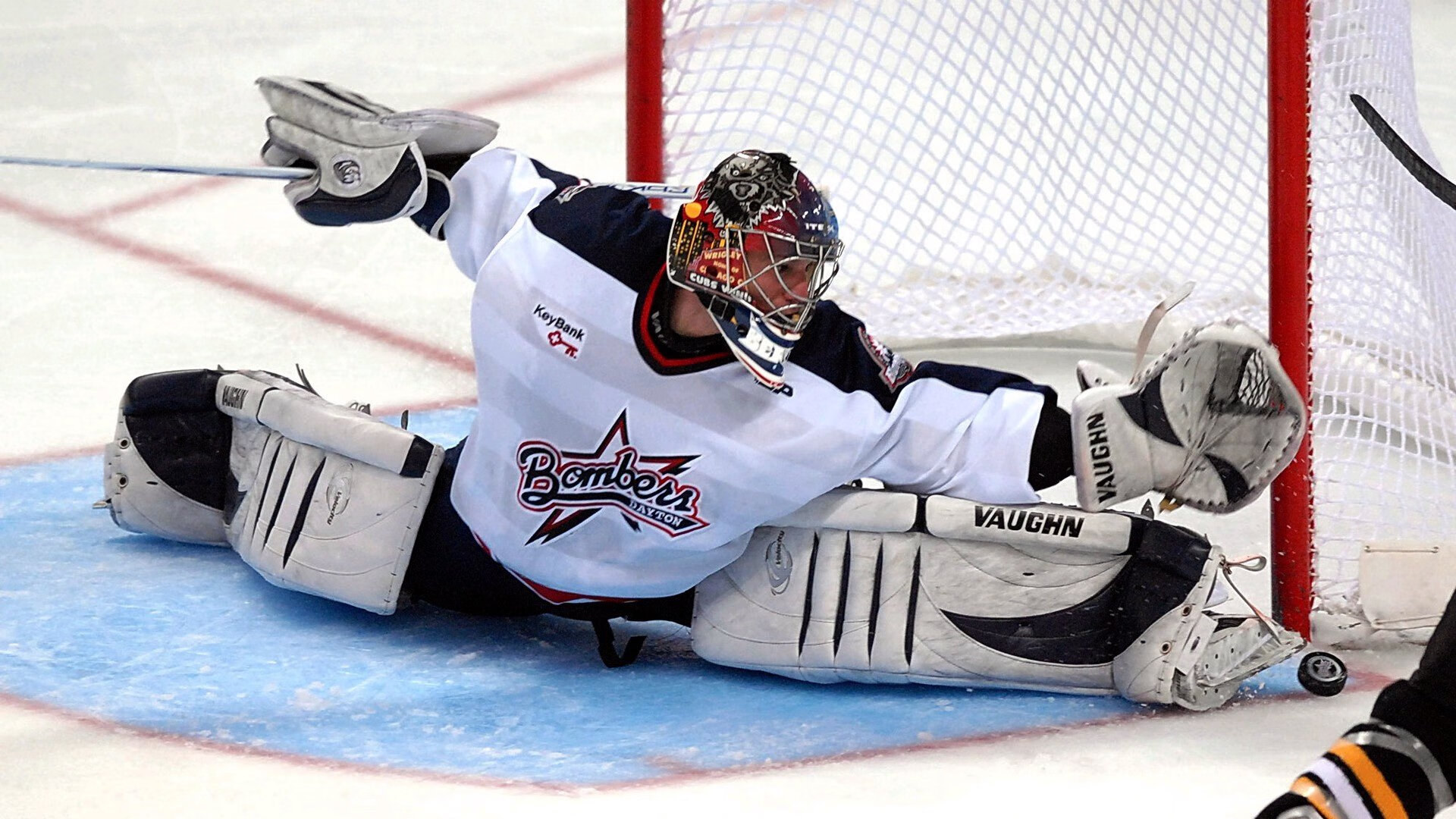 搏击台上选手实力对决精彩纷呈，搏击擂台