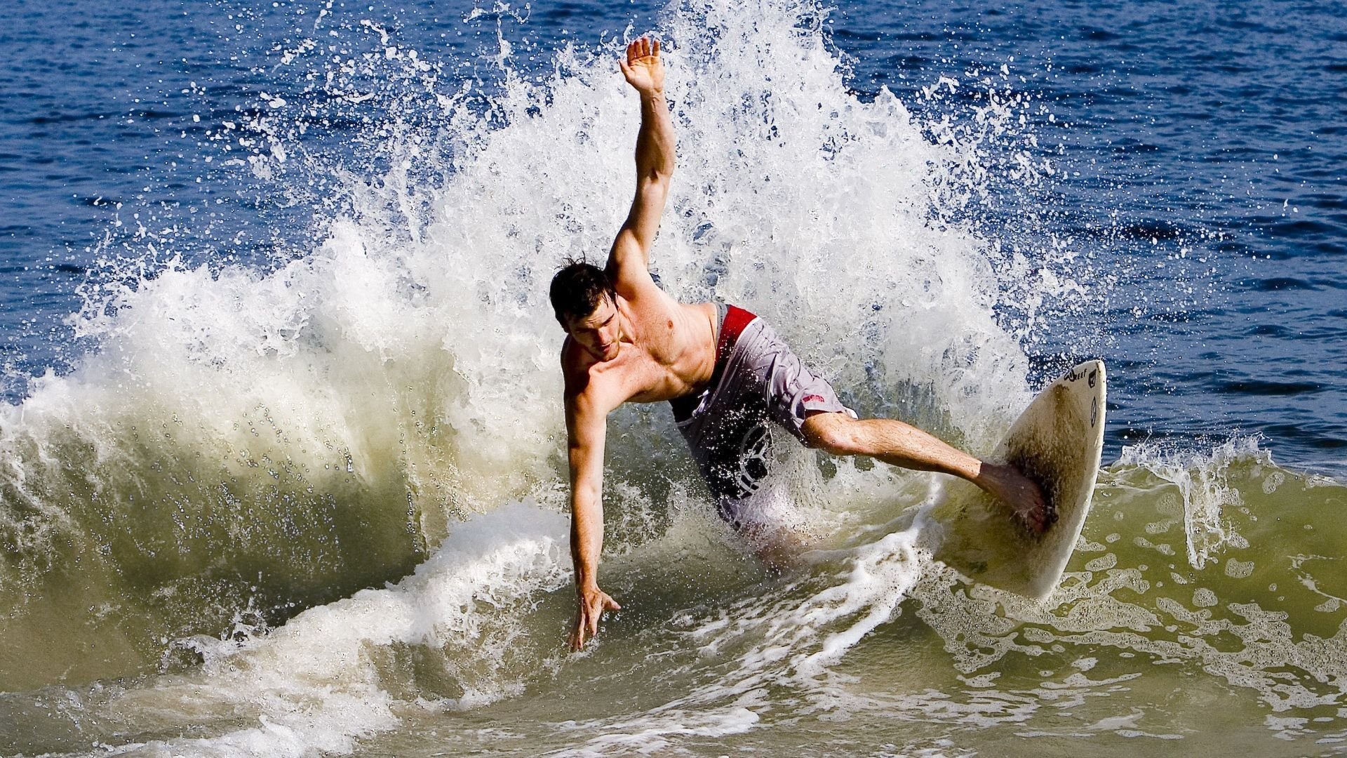 深圳领航队侧翼力量显著增强压制对手反击，深圳领航者队